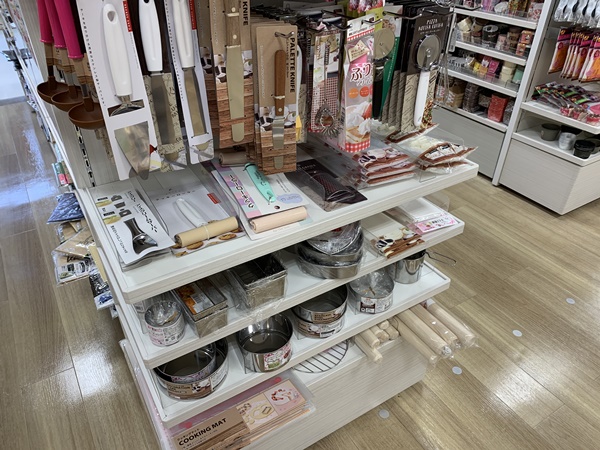 ケーキ作りを手助けしてくれるアイテムもたくさん
